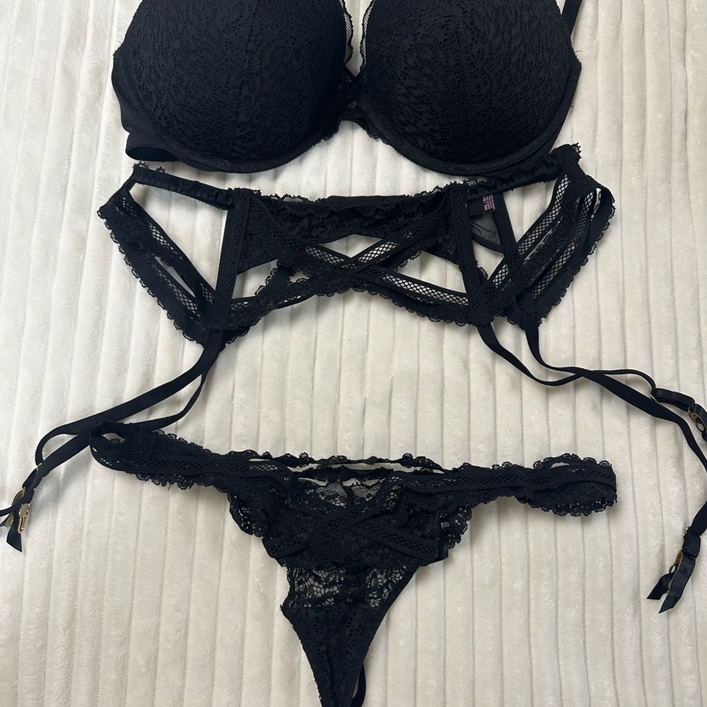Victoria's Secret Push-Up Black Lace Bra Set with panty and garter belt